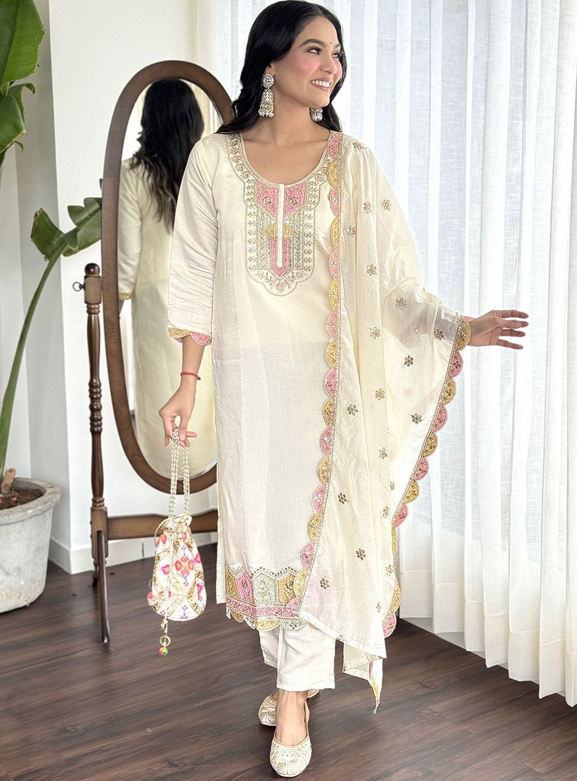 Exquisite White Suit Set with Embroidered Dupatta