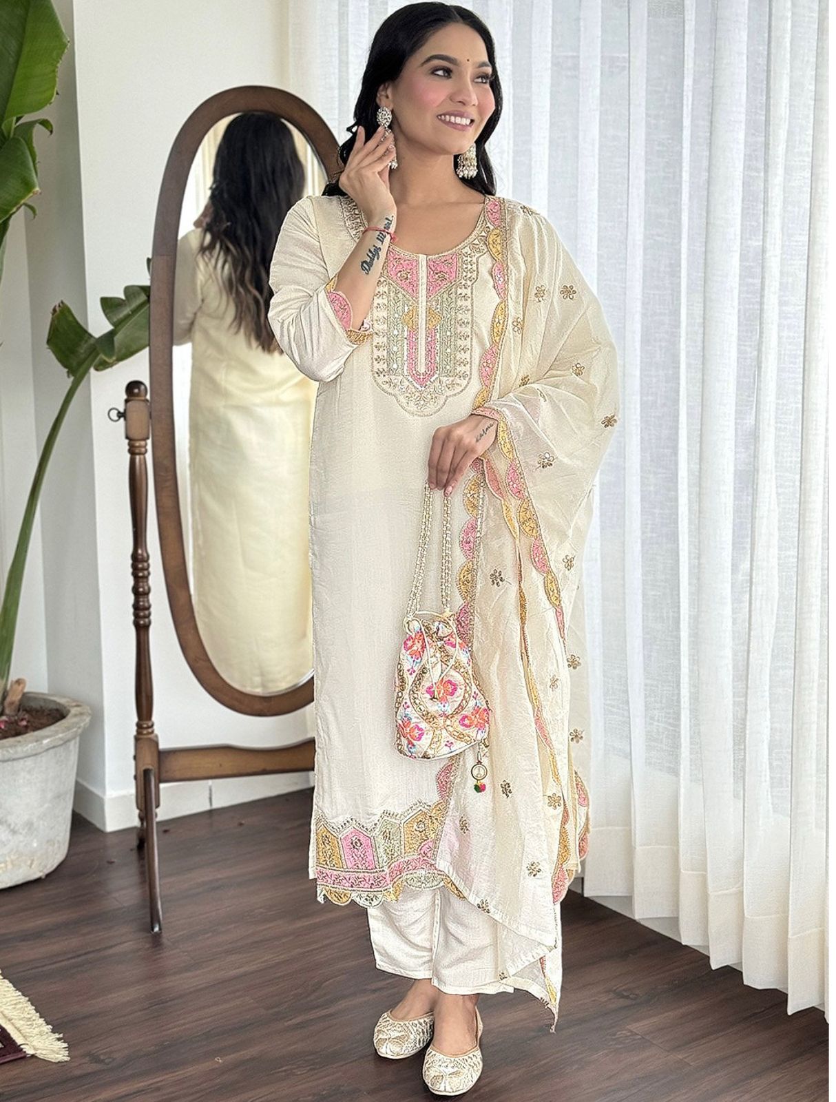 Exquisite White Suit Set with Embroidered Dupatta